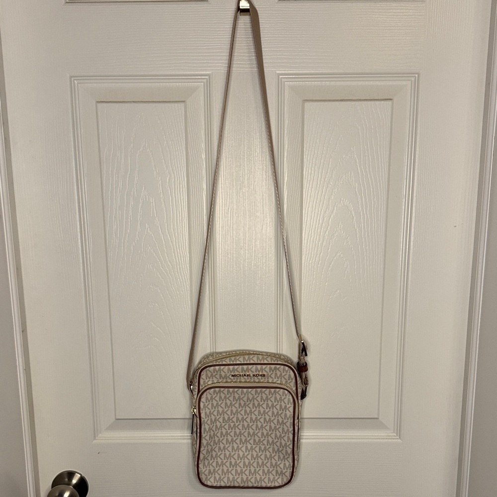 NWT Michael Kors Jet Set Travel Vanilla Crossbody Bag - Picture 3 of 9